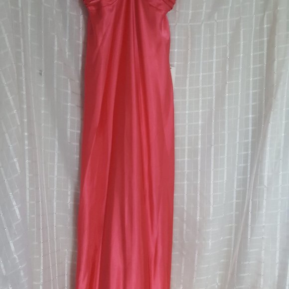 BEAUTIFUL, LONG, ELEGANT, DRESS BY: CAROL LIN SIZE 4 COLOR: CORAL (PEONY) - Picture 3 of 8